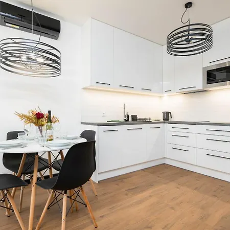 Apartman Old Town - Air Con & Parking - By Rentujemy