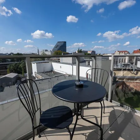 Old Town - Air Con & Parking - By Rentujemy