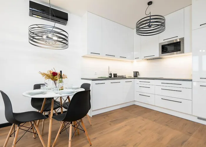 Apartment Old Town - Air Con & Parking - By Rentujemy