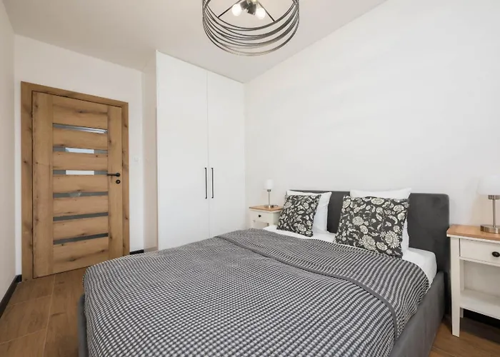 Apartment Old Town - Air Con & Parking - By Rentujemy *