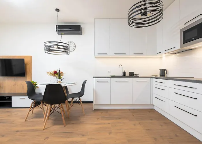 Old Town - Air Con & Parking - By Rentujemy *