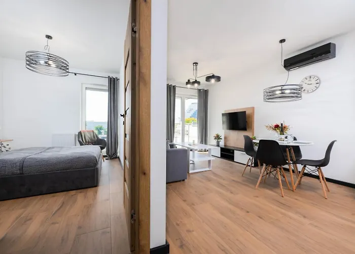 Old Town - Air Con & Parking - By Rentujemy Posen